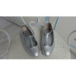 Mooie zilverkleurige leren ballerina's met riempje