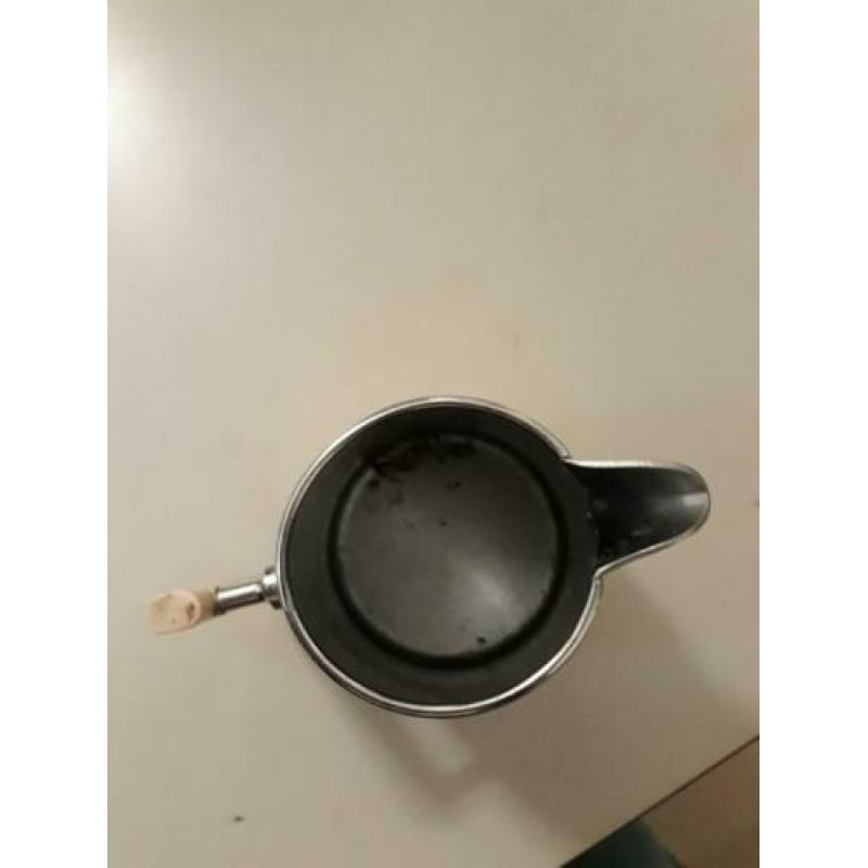 MELKKANNETJE metaal,ongeveer 12 cm hoog
