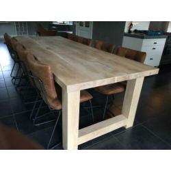 Massief eiken eettafel op maat gemaakt