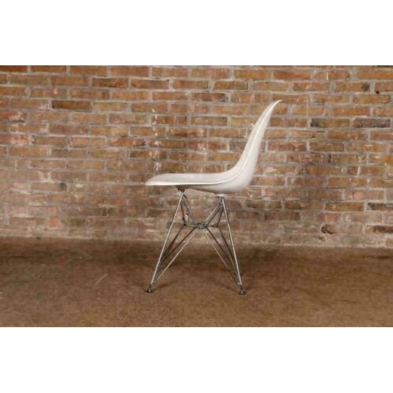 Vitra eames DSR stoelen bij TheReSales