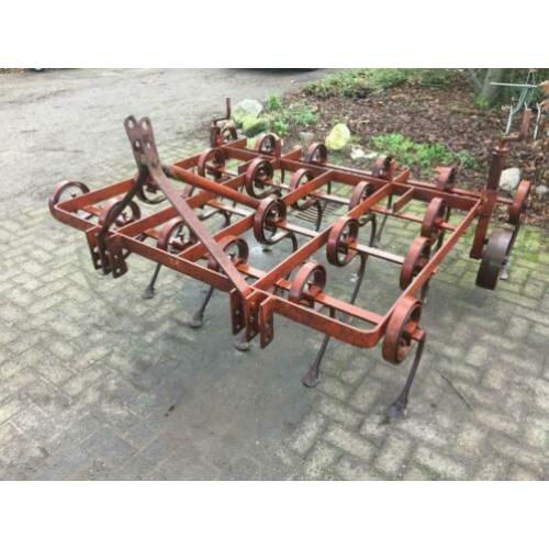 * Cultivator 4 rij - zware uitvoering