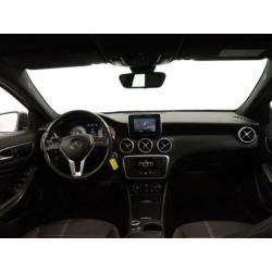 Mercedes-Benz A-Klasse 180 Aut7 AMG-line (leer,navi,xenon)