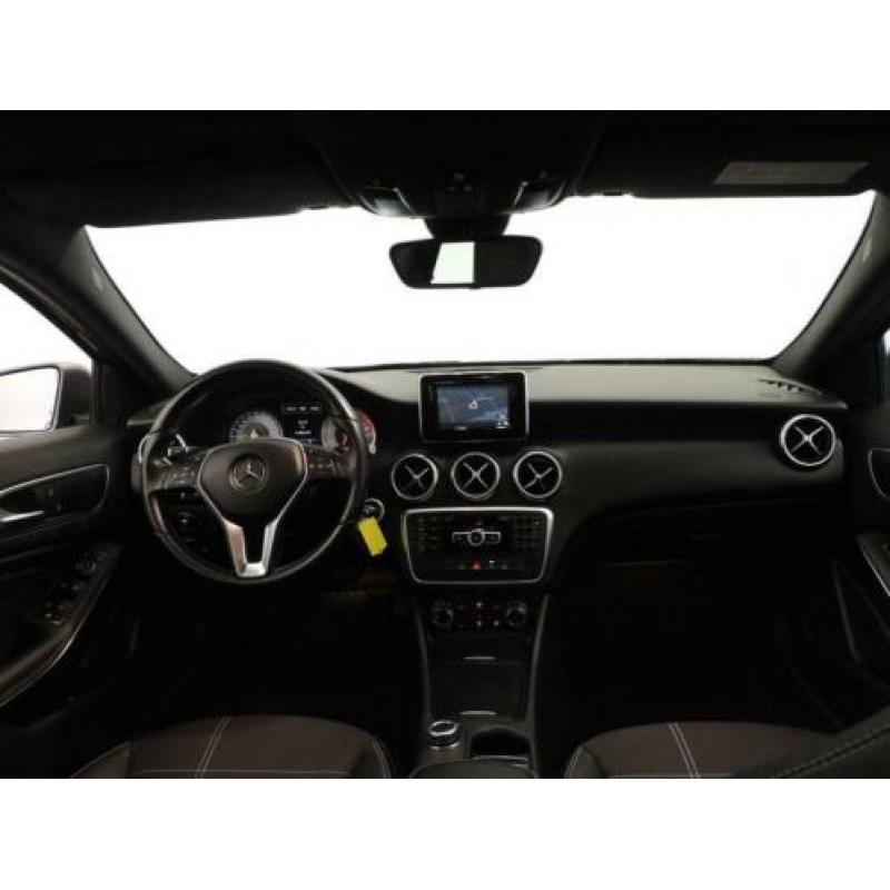 Mercedes-Benz A-Klasse 180 Aut7 AMG-line (leer,navi,xenon)