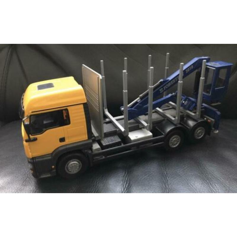 Kunststof Vrachtwagen M.A.N. bomen Truck met laadkraan