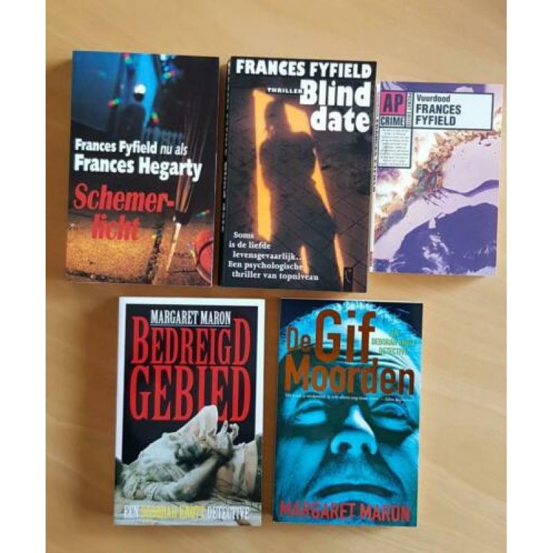 10 thrillers van 5 verschillende schrijvers