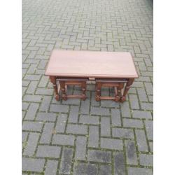 Mini bijzet tafel met mini krukken