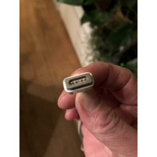 Gezocht: oplader macbook A1181 (Magsafe 60W)