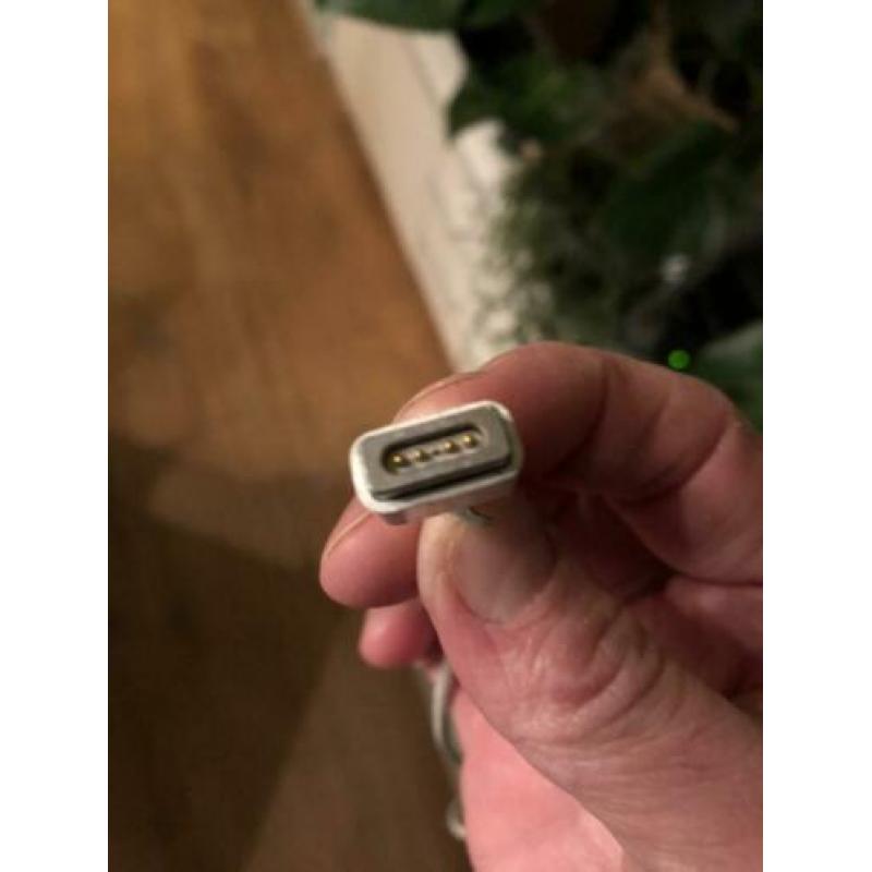 Gezocht: oplader macbook A1181 (Magsafe 60W)