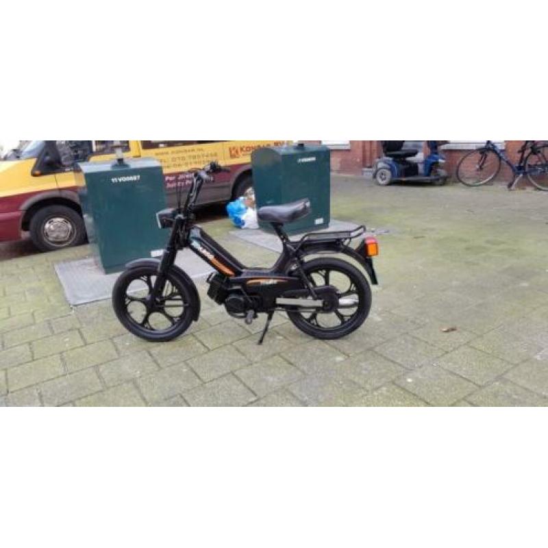 Zeer nette tomos met blauwe kenteken start en rijd goed