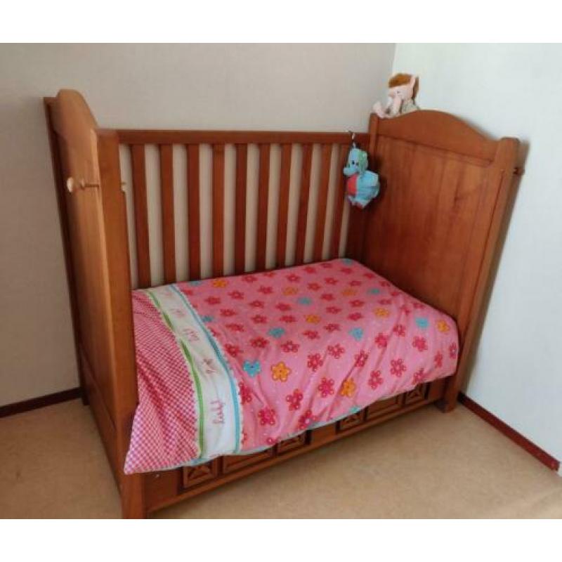 Unieke babykamer, gemaakt in Peru van houtsoort Piquia