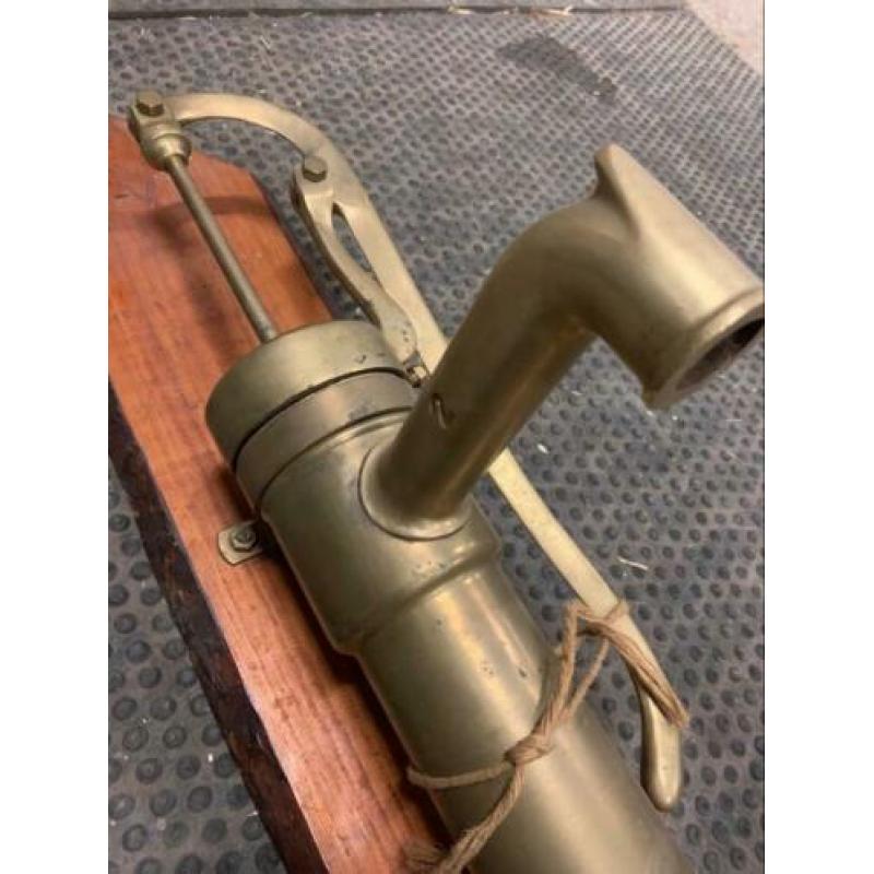 Messing waterpomp, pomp antiek