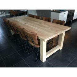 Massief eiken eettafel op maat gemaakt