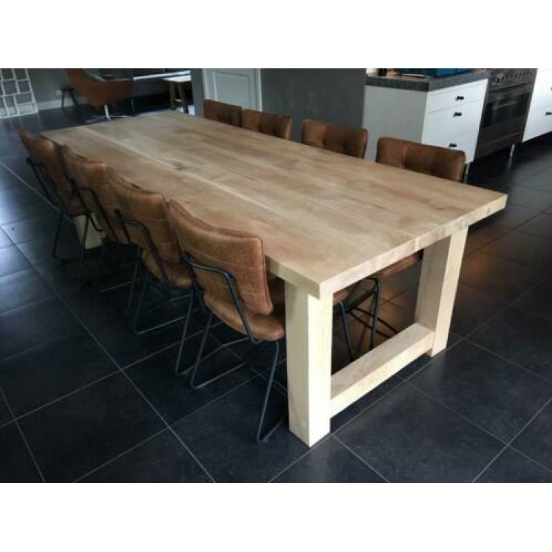 Massief eiken eettafel op maat gemaakt