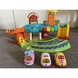 Toet toet auto’s, garage, wegdelen