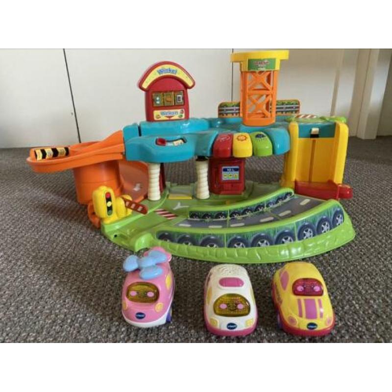 Toet toet auto’s, garage, wegdelen