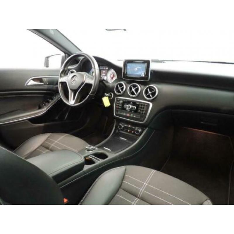 Mercedes-Benz A-Klasse 180 Aut7 AMG-line (leer,navi,xenon)