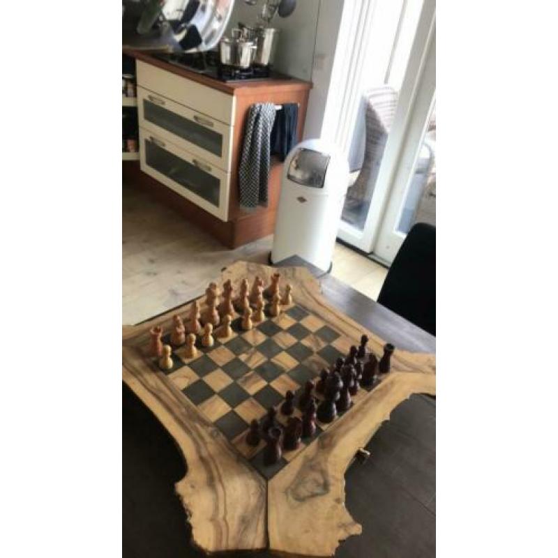 Te koop houten schaakspel/schaaktafel