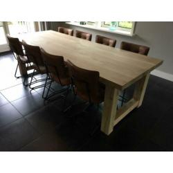 Massief eiken eettafel op maat gemaakt