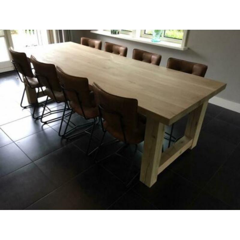 Massief eiken eettafel op maat gemaakt