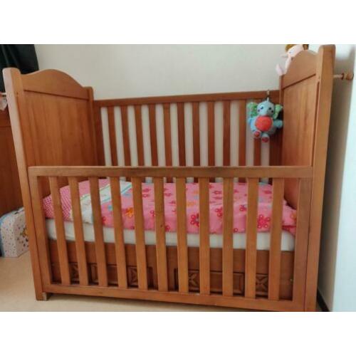 Unieke babykamer, gemaakt in Peru van houtsoort Piquia