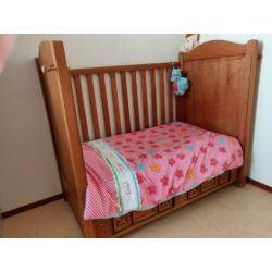 Unieke babykamer, gemaakt in Peru van houtsoort Piquia