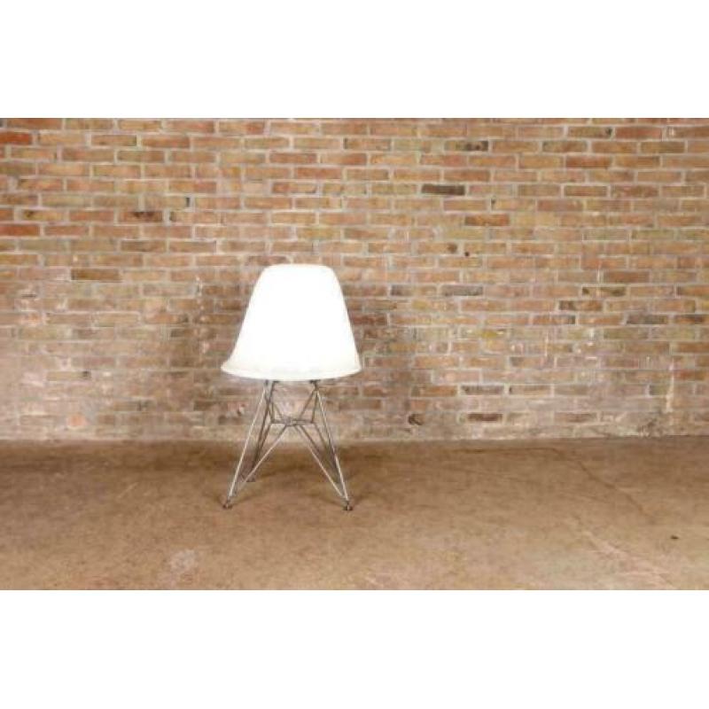 Vitra eames DSR stoelen bij TheReSales