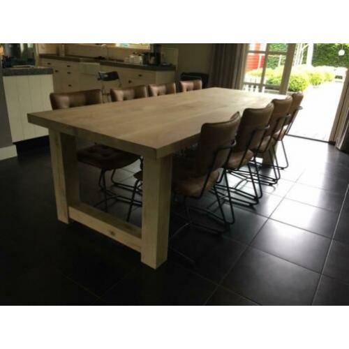 Massief eiken eettafel op maat gemaakt