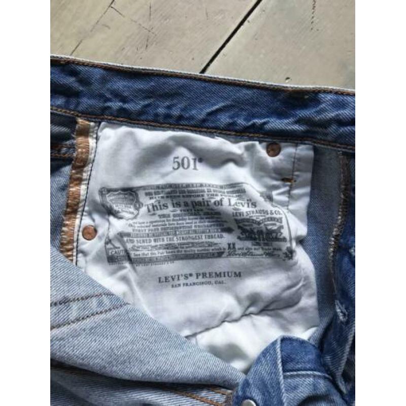 Levi’s 501 cropped jeans mt 30