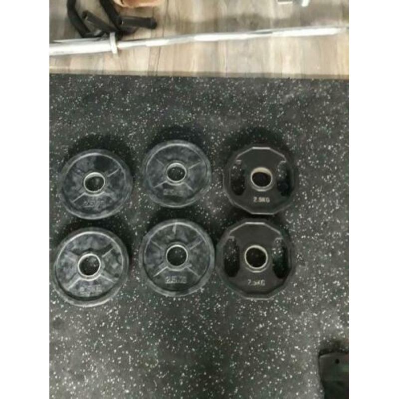 217,5 kg rubber gewichtschijven+ olympische stang +...