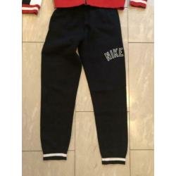 Nike Air trainingspak maat 152