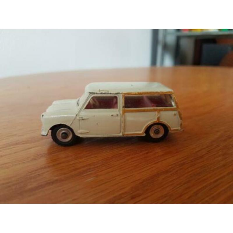 Dinky toys Morris Mini Traveller