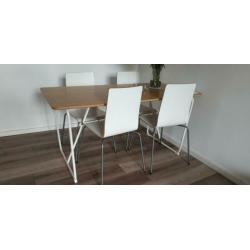 Tafel en 6 stoelen