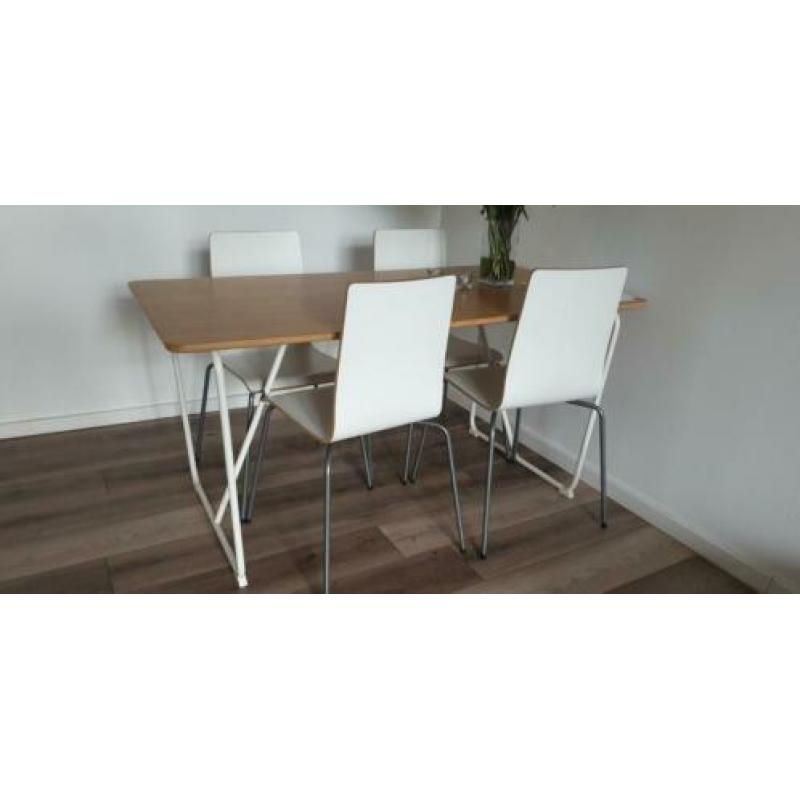 Tafel en 6 stoelen