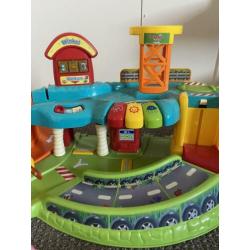 Toet toet auto’s, garage, wegdelen