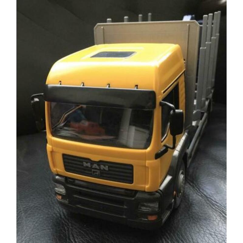 Kunststof Vrachtwagen M.A.N. bomen Truck met laadkraan
