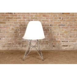 Vitra eames DSR stoelen bij TheReSales
