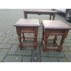 Mini bijzet tafel met mini krukken
