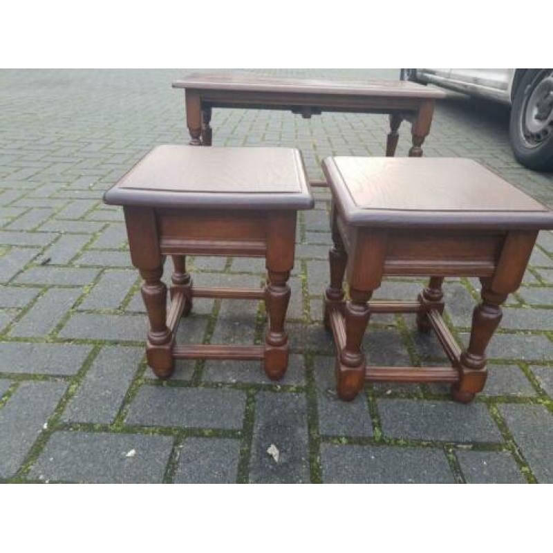 Mini bijzet tafel met mini krukken