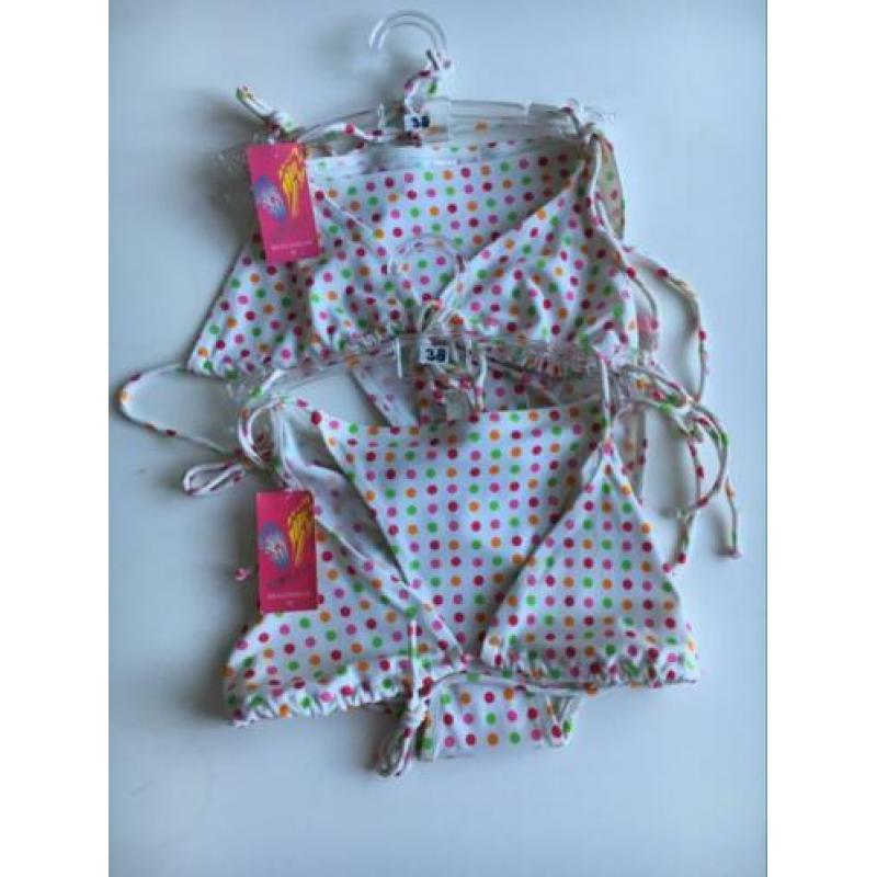 Partij badkleding 18 st. NIEUW tops broekjes shorts bikini’s