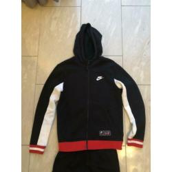 Nike Air trainingspak maat 152