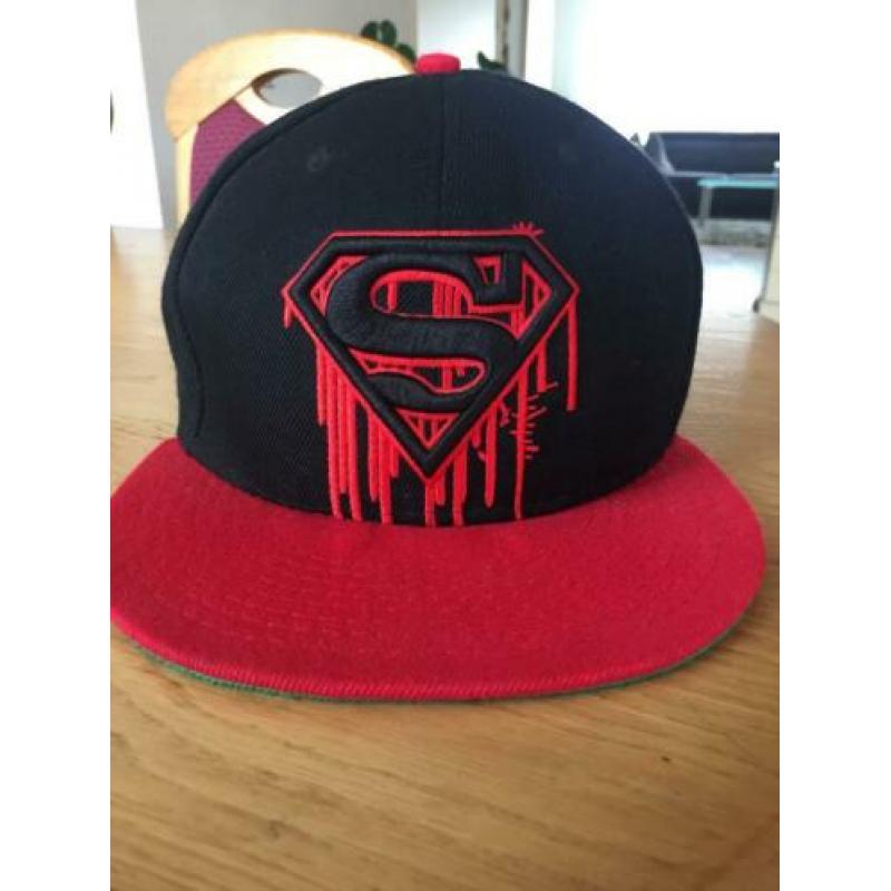 Snapback petten €10 P/S