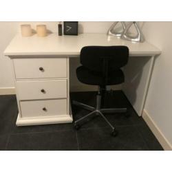 Wit houten bureau, onbeschadigd met 3 laden