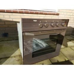 pelgrim Elektrische oven en 4 pit gaspit.