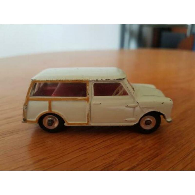 Dinky toys Morris Mini Traveller