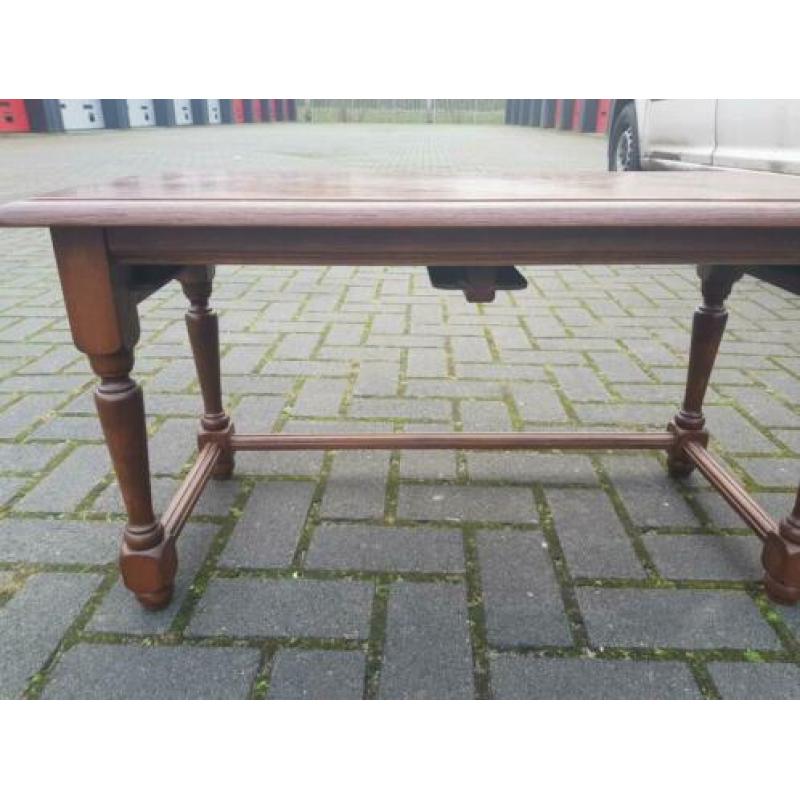 Mini bijzet tafel met mini krukken