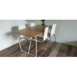 Tafel en 6 stoelen