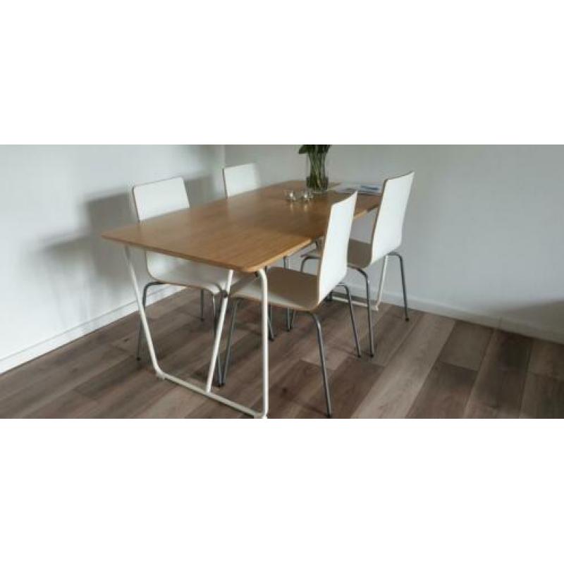 Tafel en 6 stoelen