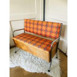 Gaaf retro klepbankje met metalen buizenframe vintage bankje