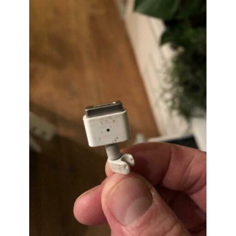 Gezocht: oplader macbook A1181 (Magsafe 60W)