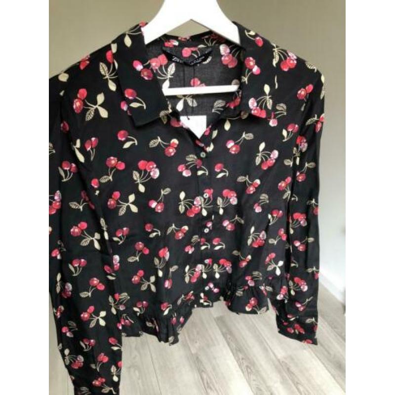 Nieuw: Zara blousje zwart met kersjes maat S